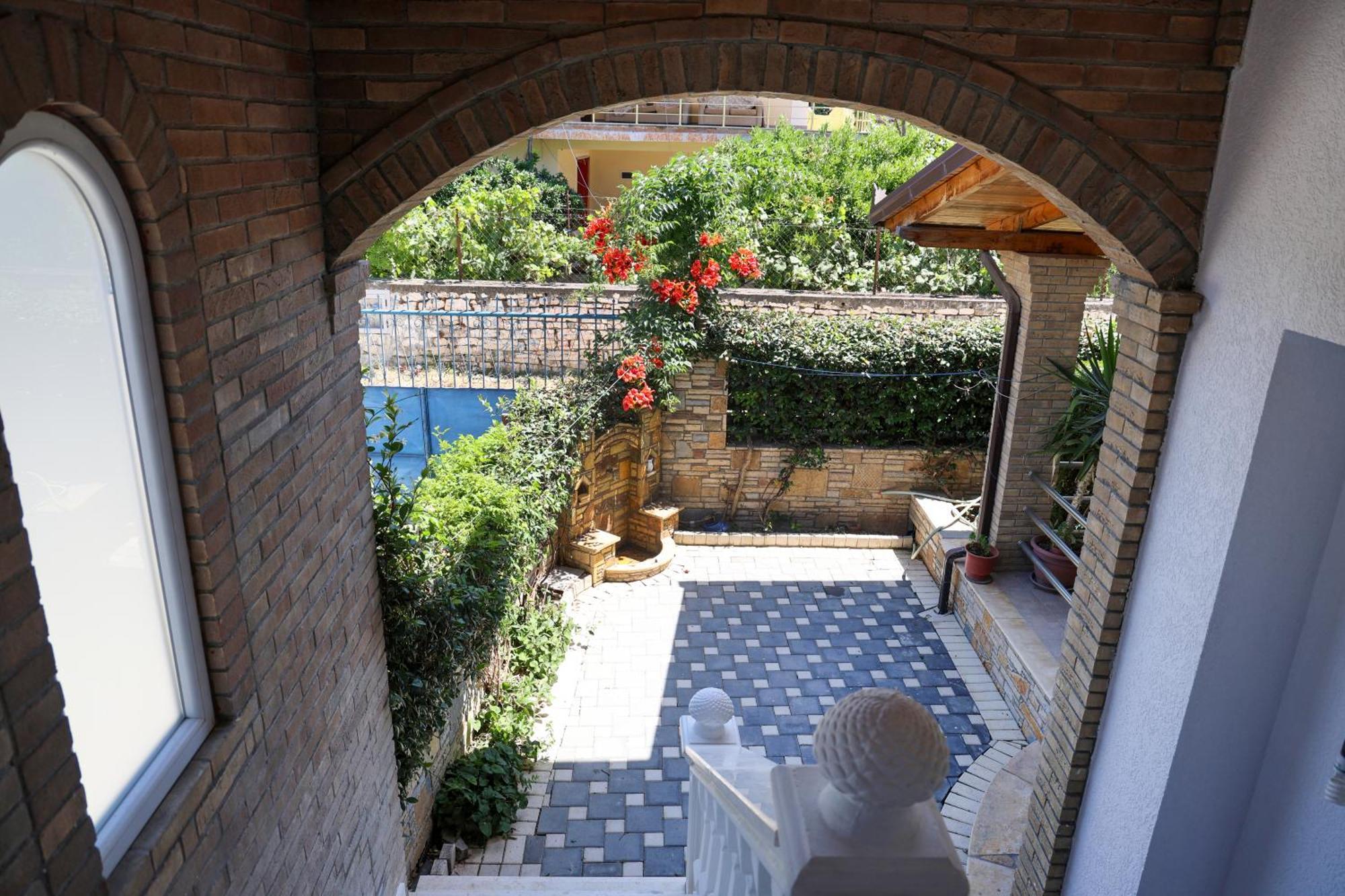Villa Lejzo - Swimming Pool Берат Экстерьер фото