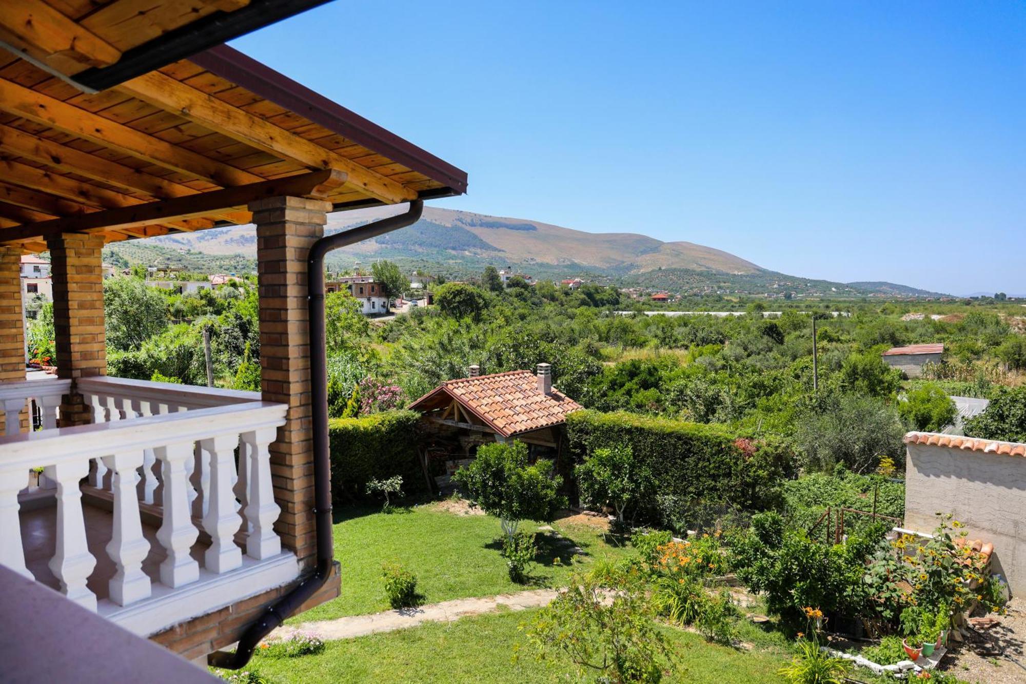 Villa Lejzo - Swimming Pool Берат Экстерьер фото