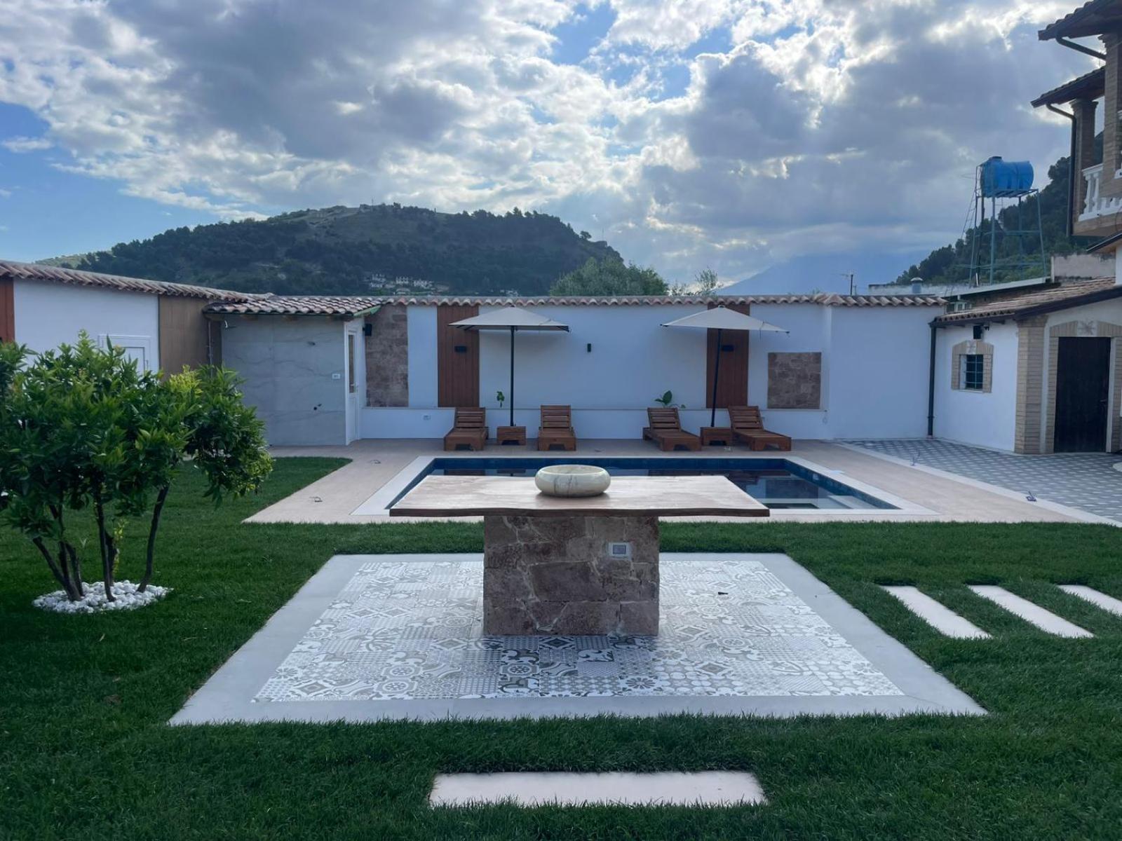 Villa Lejzo - Swimming Pool Берат Экстерьер фото
